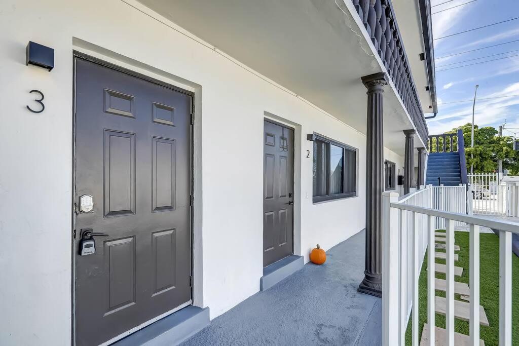 Chic Retreat: 2Br Apartment! Fort Lauderdale Exteriör bild
