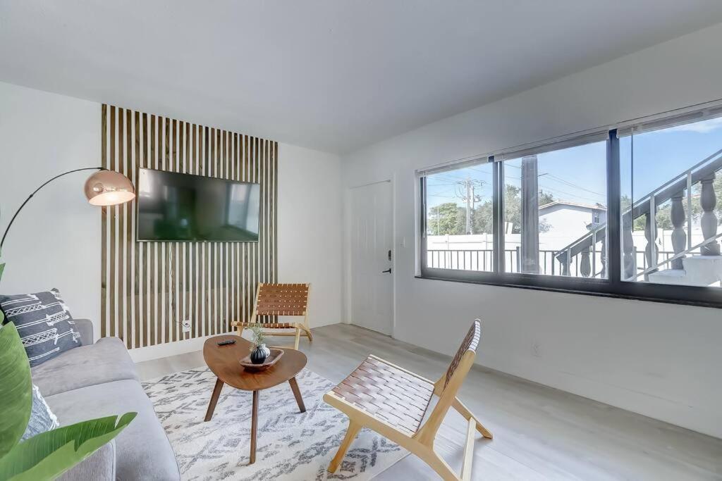 Chic Retreat: 2Br Apartment! Fort Lauderdale Exteriör bild