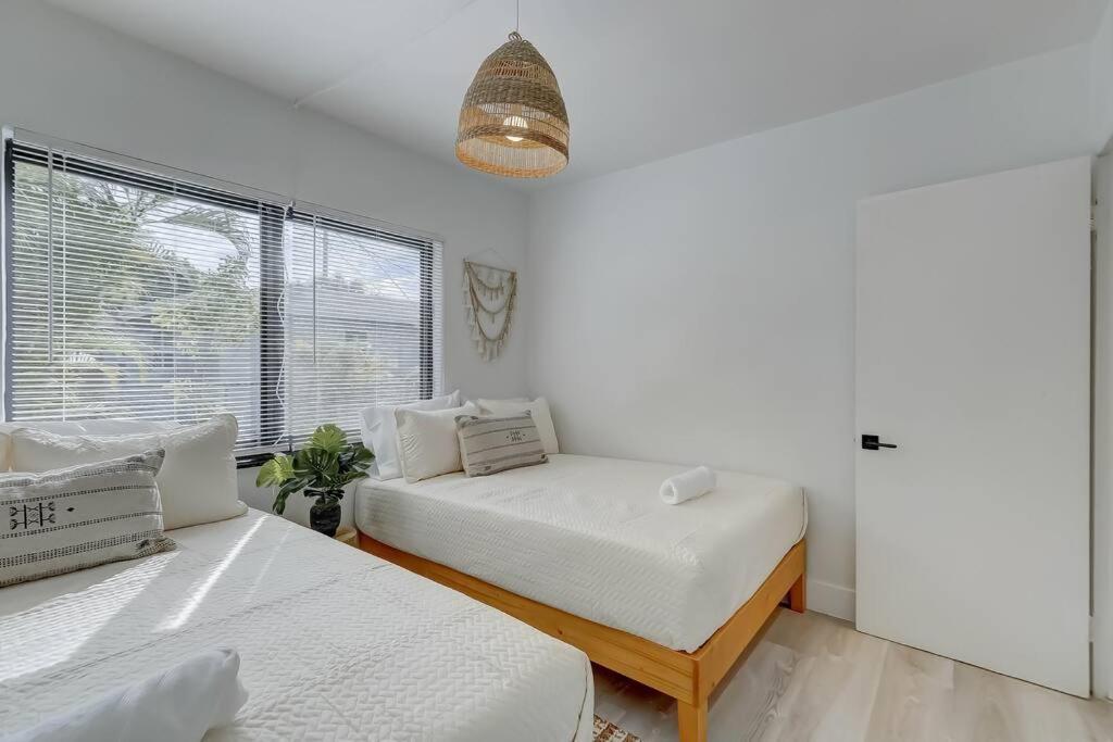 Chic Retreat: 2Br Apartment! Fort Lauderdale Exteriör bild