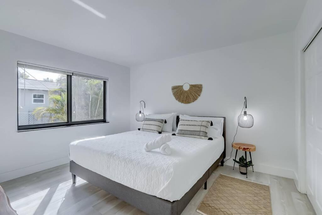 Chic Retreat: 2Br Apartment! Fort Lauderdale Exteriör bild