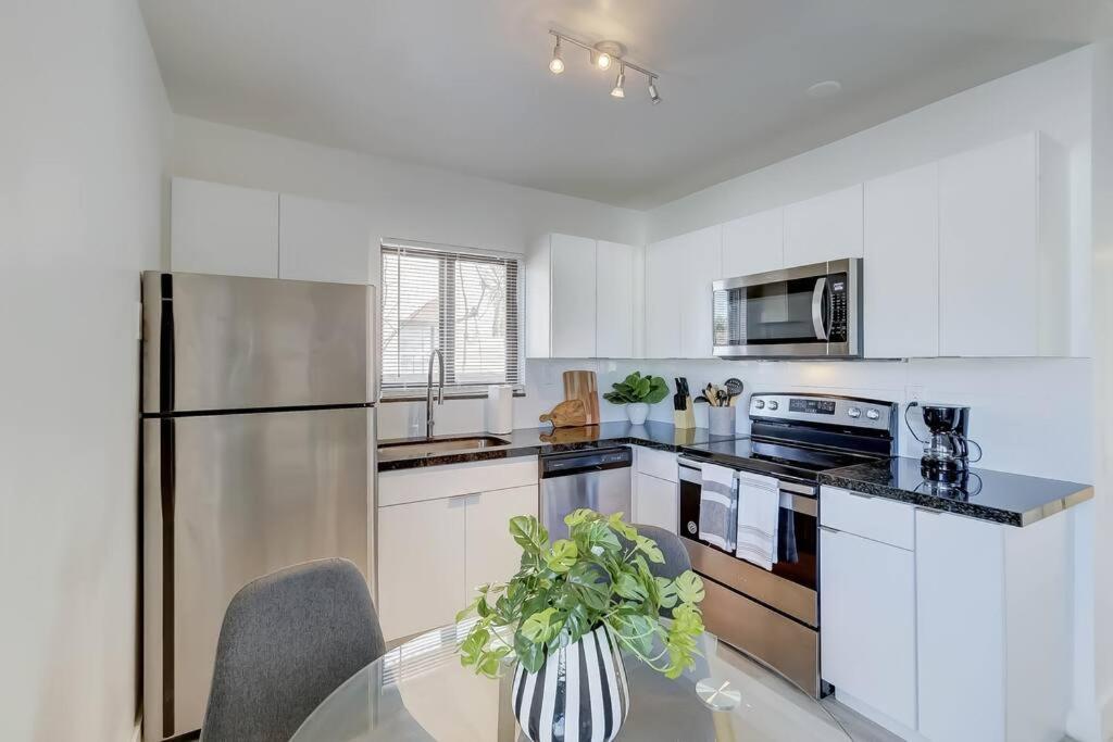 Chic Retreat: 2Br Apartment! Fort Lauderdale Exteriör bild