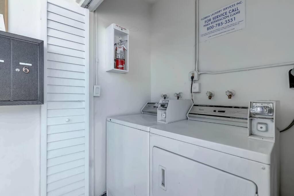 Chic Retreat: 2Br Apartment! Fort Lauderdale Exteriör bild