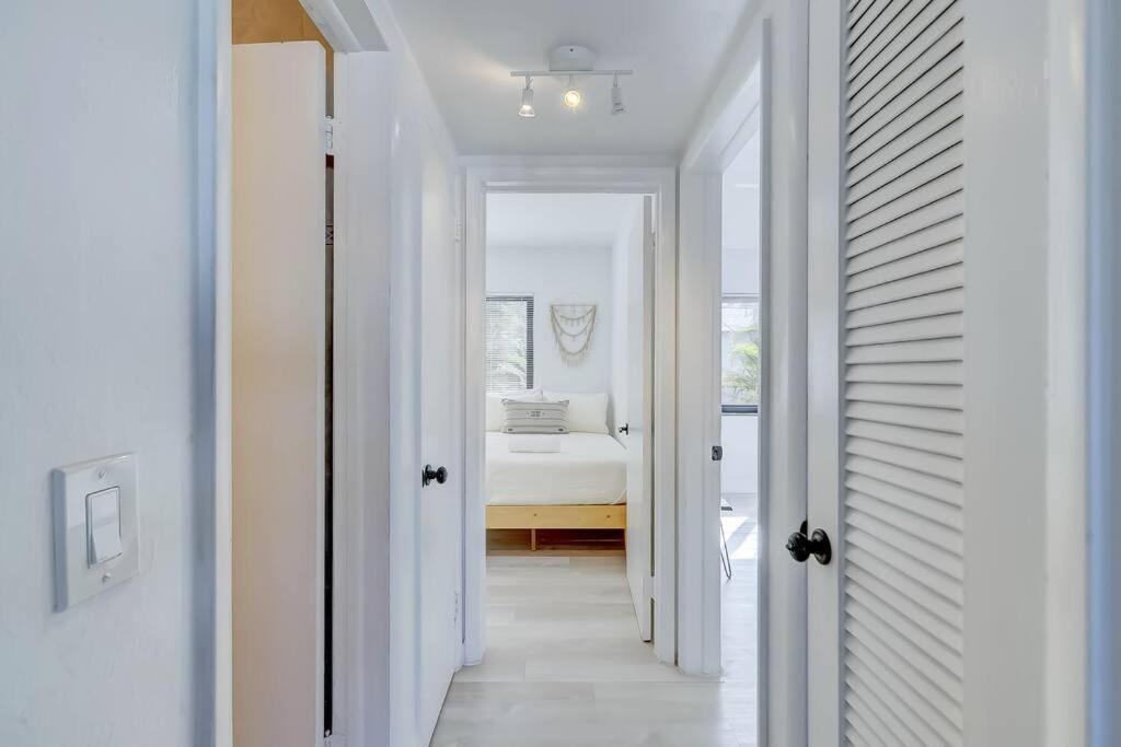 Chic Retreat: 2Br Apartment! Fort Lauderdale Exteriör bild