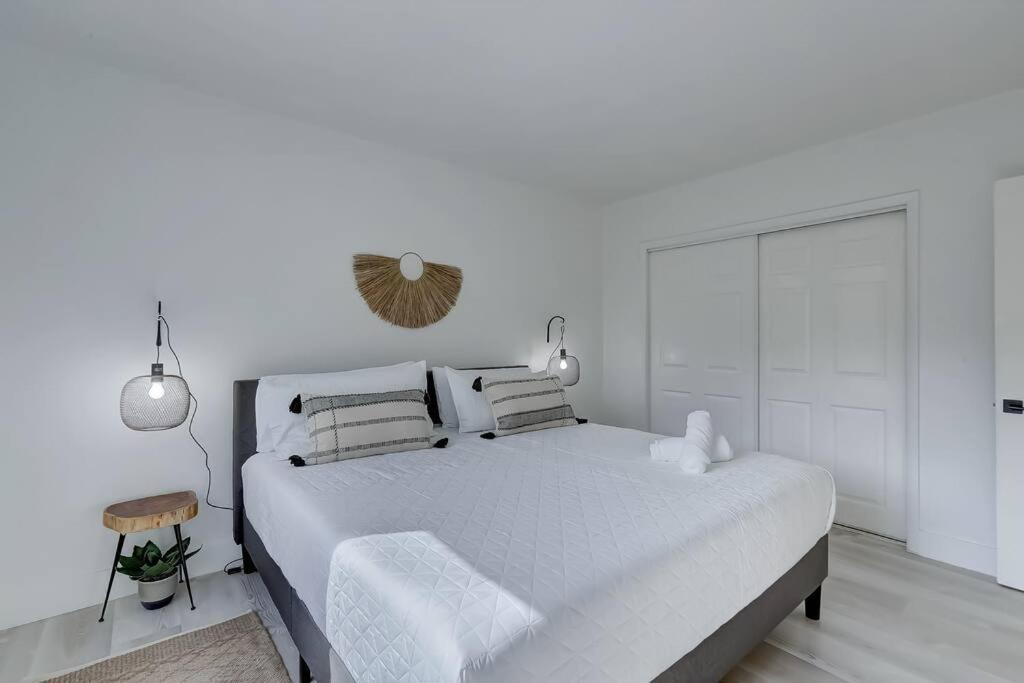 Chic Retreat: 2Br Apartment! Fort Lauderdale Exteriör bild