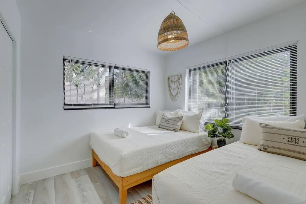 Chic Retreat: 2Br Apartment! Fort Lauderdale Exteriör bild