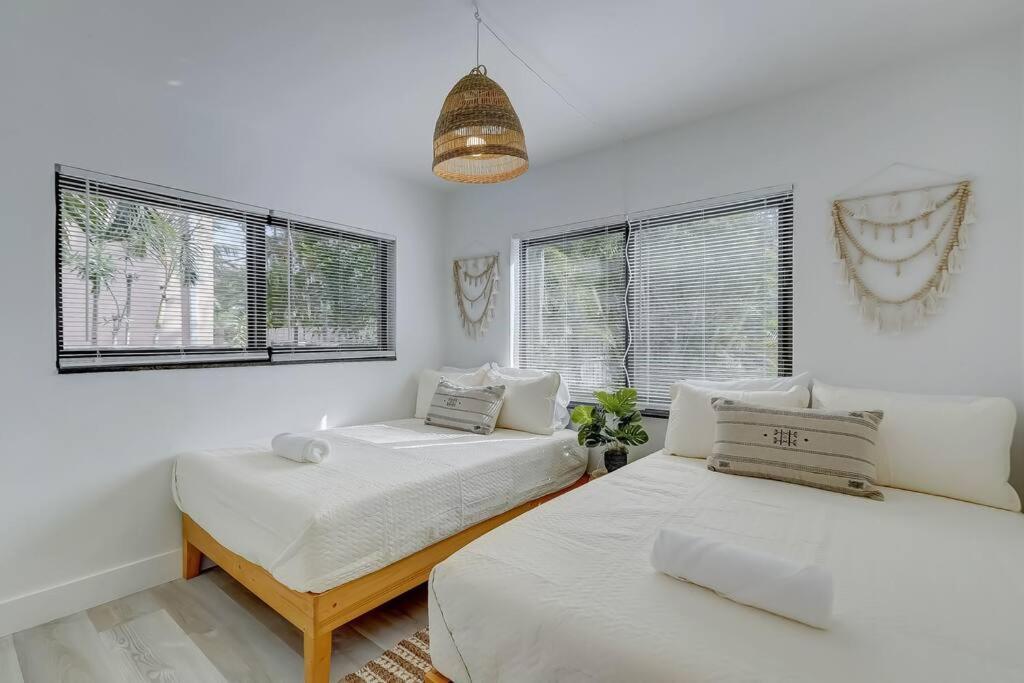 Chic Retreat: 2Br Apartment! Fort Lauderdale Exteriör bild