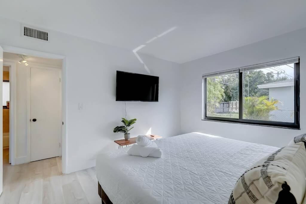 Chic Retreat: 2Br Apartment! Fort Lauderdale Exteriör bild